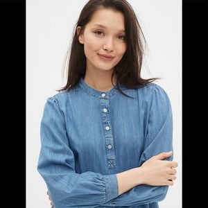 Gap shirred denim popover blouse, size XS.